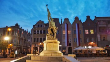 Grudziądz Pomnik Żołnierza Polskiego nocą