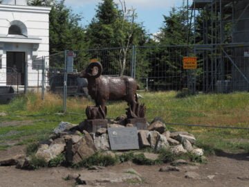 Pomnik upamiętniający XX-lecie Stowarzyszenia Wielka Sowa