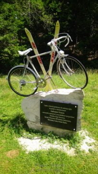 Nowa Biela Pomnik poświęcony Andrzejowi Kroście